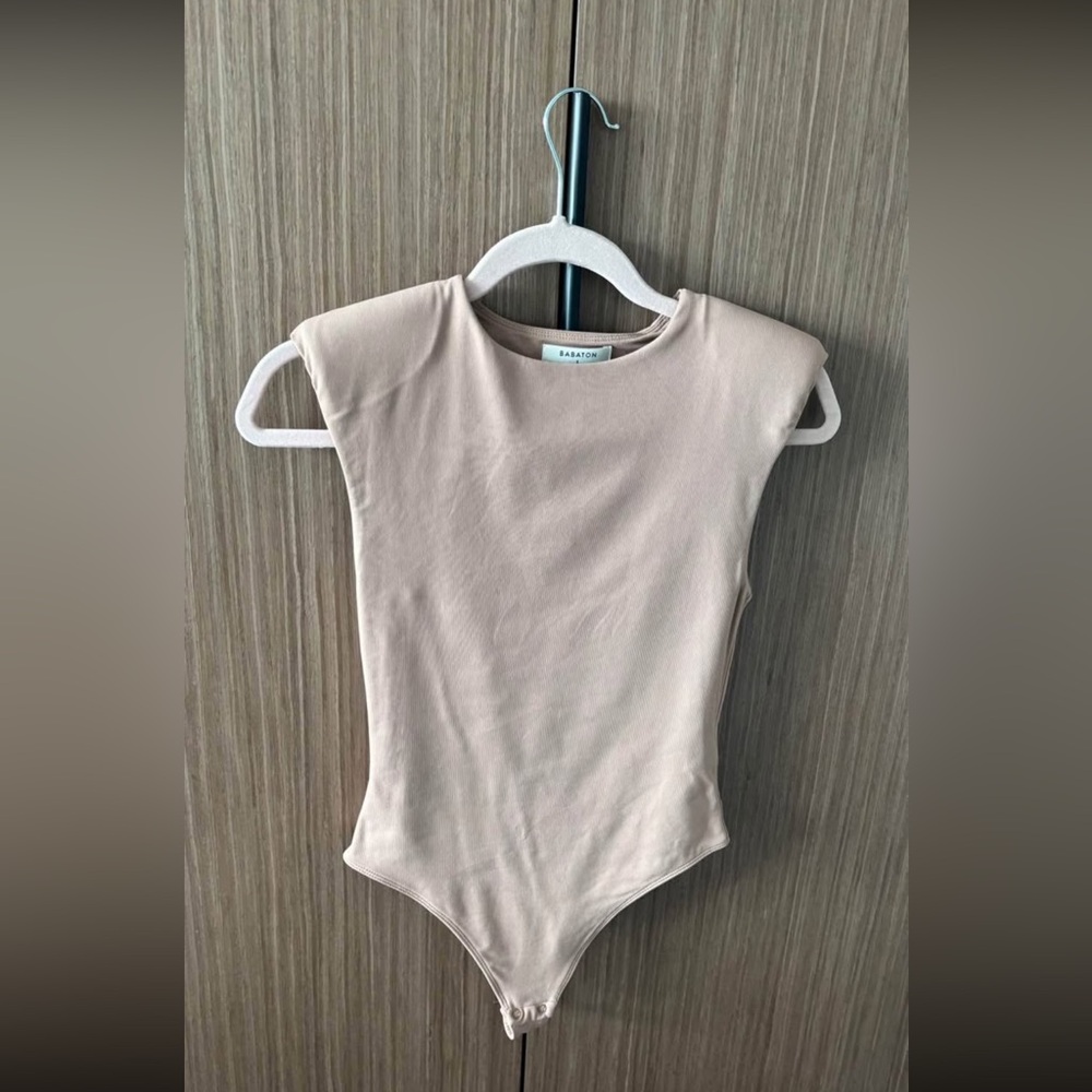 Aritzia Babaton Contour Shoulder Pad Bodysuit